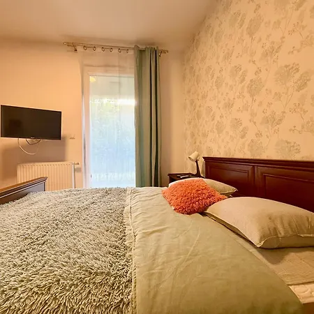 Cozy Szaserow