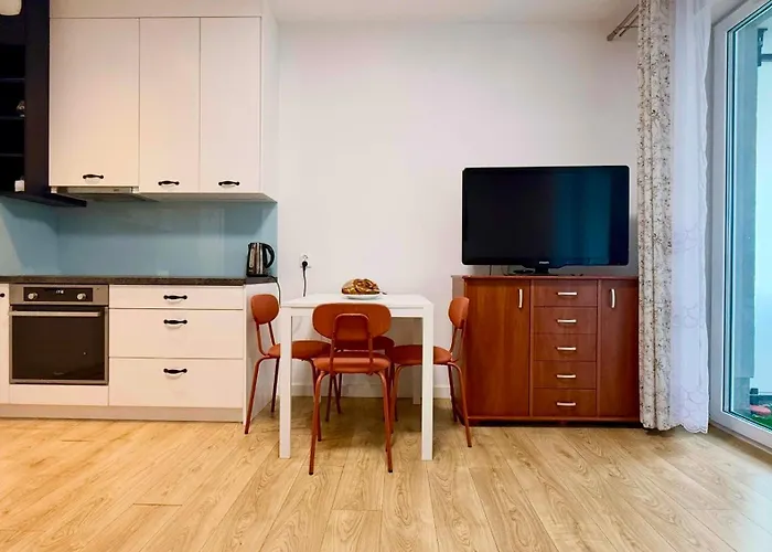 Cozy Szaserow Apartment Warsaw